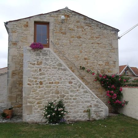 Chre Cathy Et Jean Loup Hotel Le Port-des-Barques Buitenkant foto